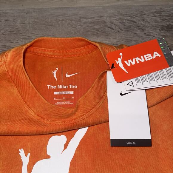The Nike WNBA Team 13 Basketball Boxy T-Shirt - Picture 3 of 6